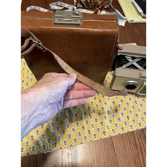 Polaroid J33 land camera w/ Leather Case - Picture 2 of 16